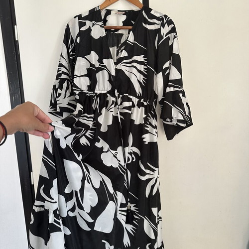 Black and white airy dress, elastic waist, length 140cm