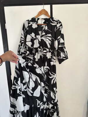 Black and white airy dress, elastic waist, length 140cm