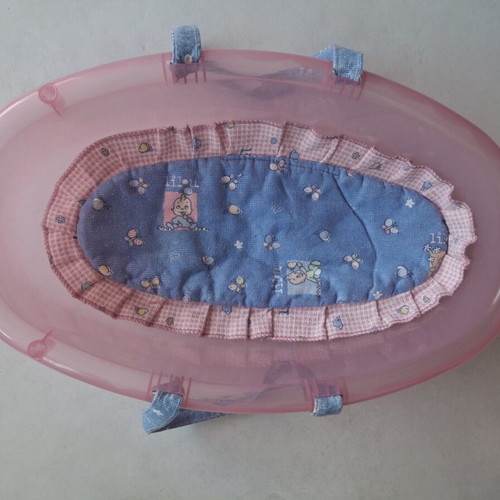 Dolls and bath-port bebe like new, set of 5 dolls and 1 bath-port bebe