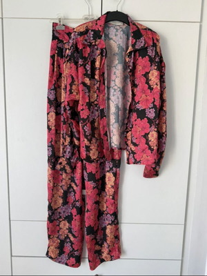 Vassia Kostara set Small like new, multicolored
