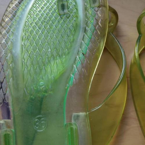 Arena silicone flip flops size 36 like new, green