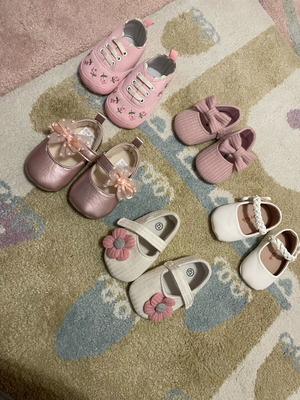 Baby shoes hug new