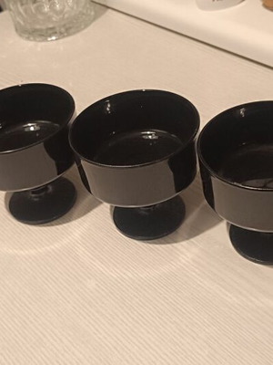 Set of 6 black glass ice cream bowls like new