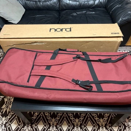 Nord Electro 6HP keyboard with case like new