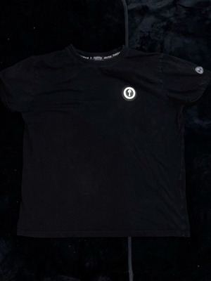 Trapstar T-shirt like new, size XL fits L, black