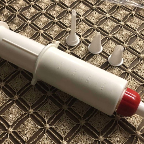 Pastry piping syringe new with 4 nozzles