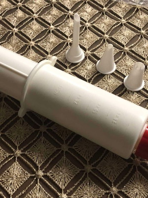 Pastry piping syringe new with 4 nozzles