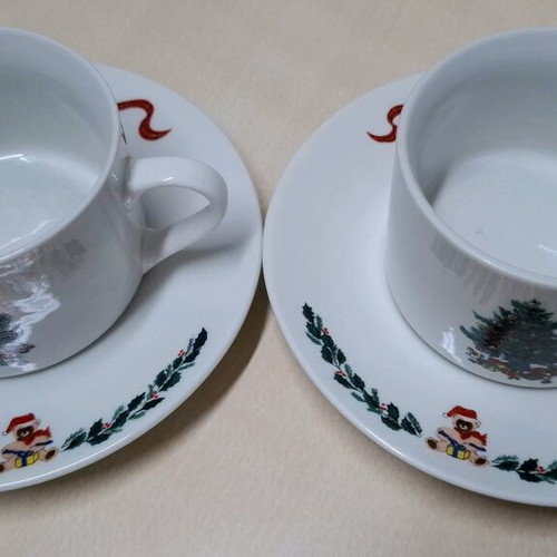 Christmas coffee cups like new, set of 2, porcelain