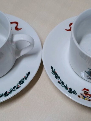 Christmas coffee cups like new, set of 2, porcelain