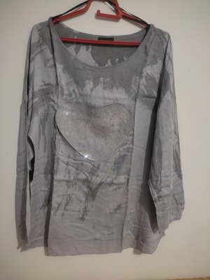 Body Flirt gray blouse like new with sequins, loose fit