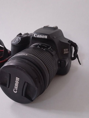 Canon EOS 250D φωτογραφική μηχανή με φακούς 18-55IS STM και 50mm μεταχειρισμένη