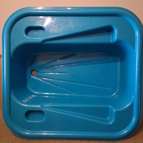 Highchair and baby bath like new for rectangular bathtub
