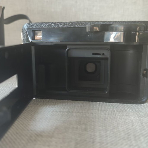 Kodak Instamatic 255X vintage camera used with original case