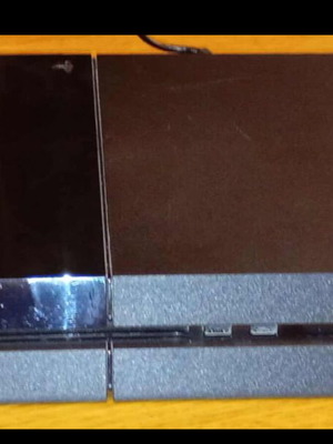 Sony PlayStation 4 (PS4) used 500 GB with 10 games without controller