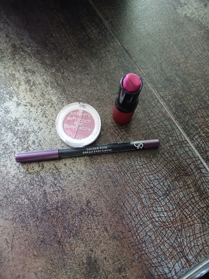 Makeup set like new with purple Golden Rose eyeliner, Essence eyeshadow, and Golden Rose lipstick