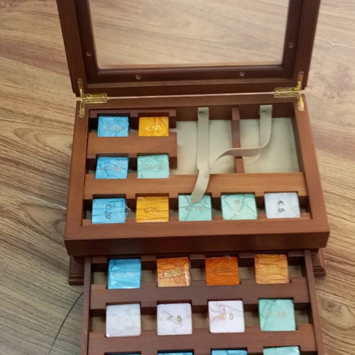 Luxury wooden poker case like new with two-level display