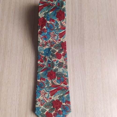 Kurt Geiger London men's silk tie like new multicolored
