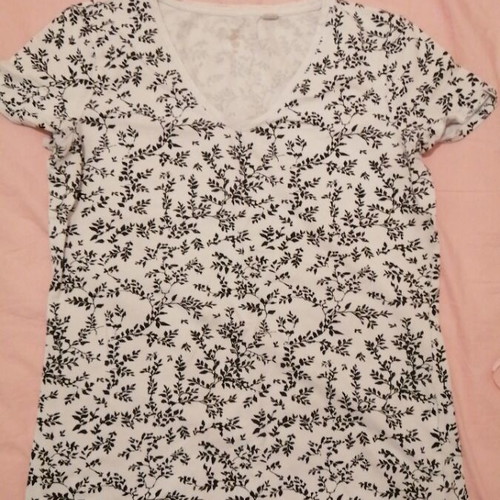 Women's black and white short sleeve t-shirt like new, size M