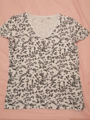 Women's black and white short sleeve t-shirt like new, size M