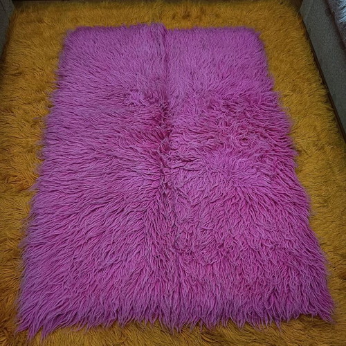 Pink wool flokati rug like new 1.60 x 1.10 m