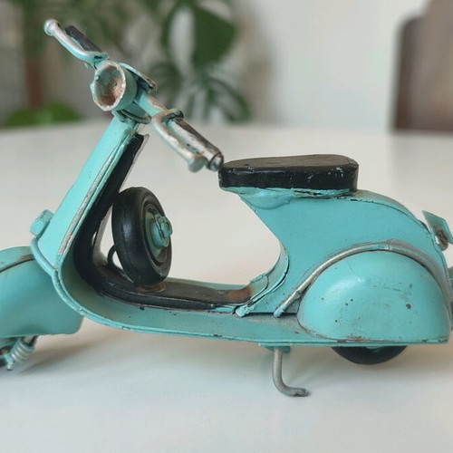 Retro Metal Vespa Scooter Miniature like new, collectible