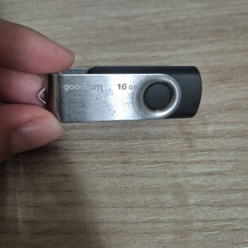 Goodram 16GB flash drive like new