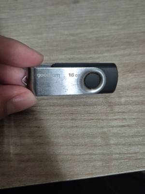 Goodram 16GB flash drive like new