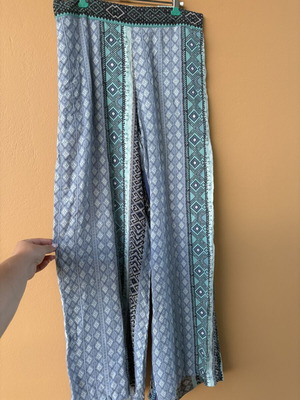 Εμπριμέ ethnic παντελόνα wide leg πολύχρωμη, σαν καινούργιο, Pull & Bear