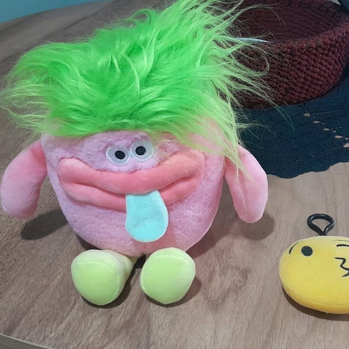 Stuffed toys like new, set of 2 with emotzi design and face