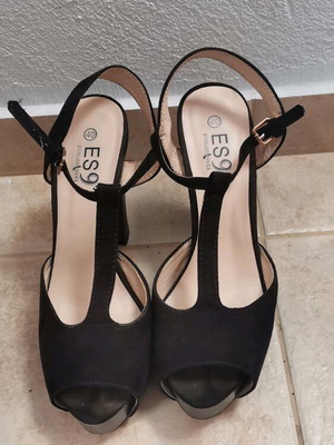 High-heeled sandals like new, size 40, black