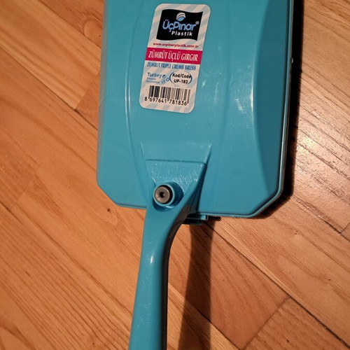 Set of 3 manual rotating table and carpet dustpans, new