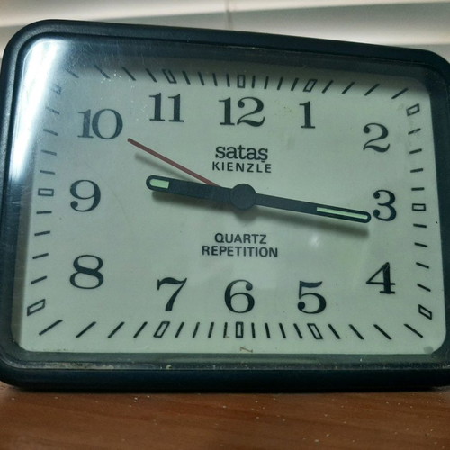 Table clocks pack of 9, mostly functional