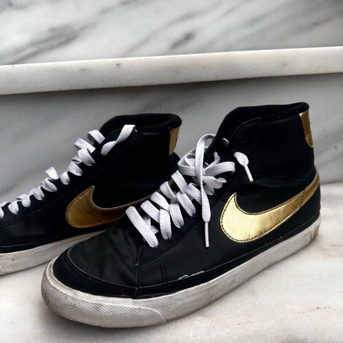 Nike boots black with gold details like new No 42 unisex