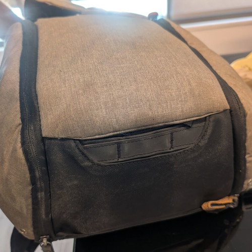 Peak Design Everyday Backpack 20L ash used with leather elements