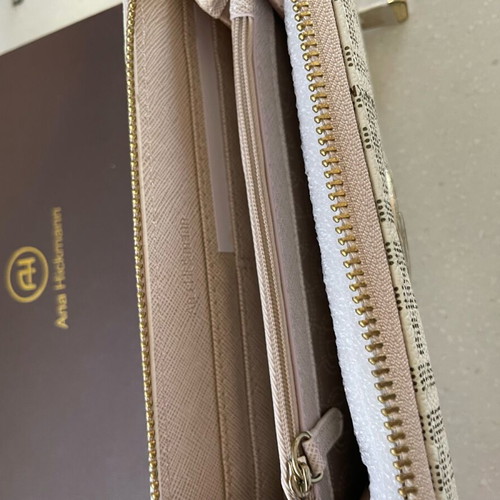 Ana Hickmann women's wallet new, white with gold details