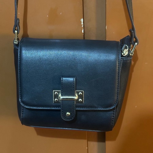 Carpisa women's crossbody bag black like new
