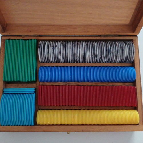 Vintage Poker Set with 314 Catalin Chips in Walnut Case mint condition
