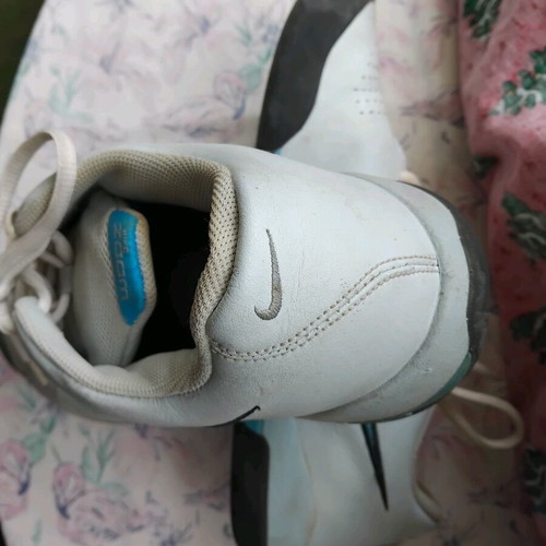 Nike Zoom athletic shoes like new, white and turquoise