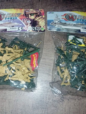 Military toy soldiers, pack of six, plastic