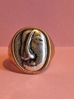 Ring used, two-tone with abstract face design