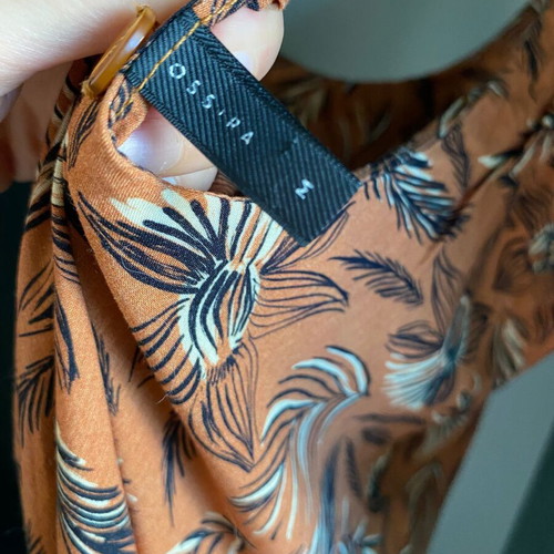 Ossira M top backless like new, white and orange