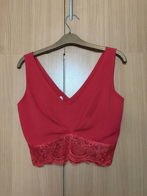 Lynne crop top σαν καινούργιο, κόκκινο, με δαντέλα, μέγεθος M