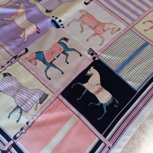 Women's scarf like new, pink multicolor 90×90