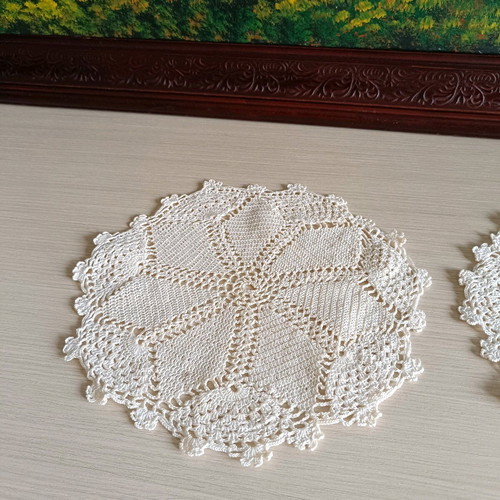 Round beige doilies, 2 pieces, 24 cm, handmade, like new