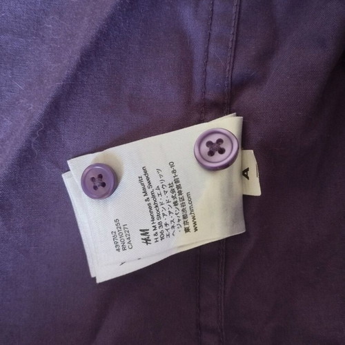 Purple H&M shirt like new with extra buttons, size S