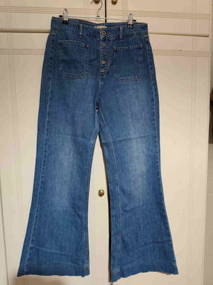 Τζιν καμπάνα Pull & Bear μέγεθος M σαν καινούργιο, λείπει το τρίτο κουμπί
