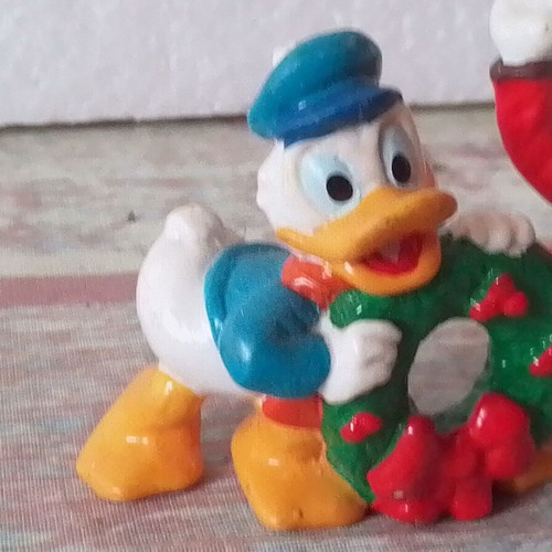 Vintage Disney Applause Donald Duck and Scrooge figure with Christmas wreath used