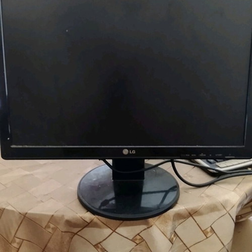 LG 21" computer monitor used