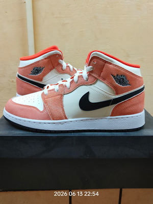 Air Jordan 1 MID SE (GS) size 40 new, Team Orange/Black-Sail-White