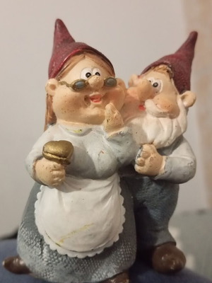 Decorative pair of dwarfs like new, 9 cm height